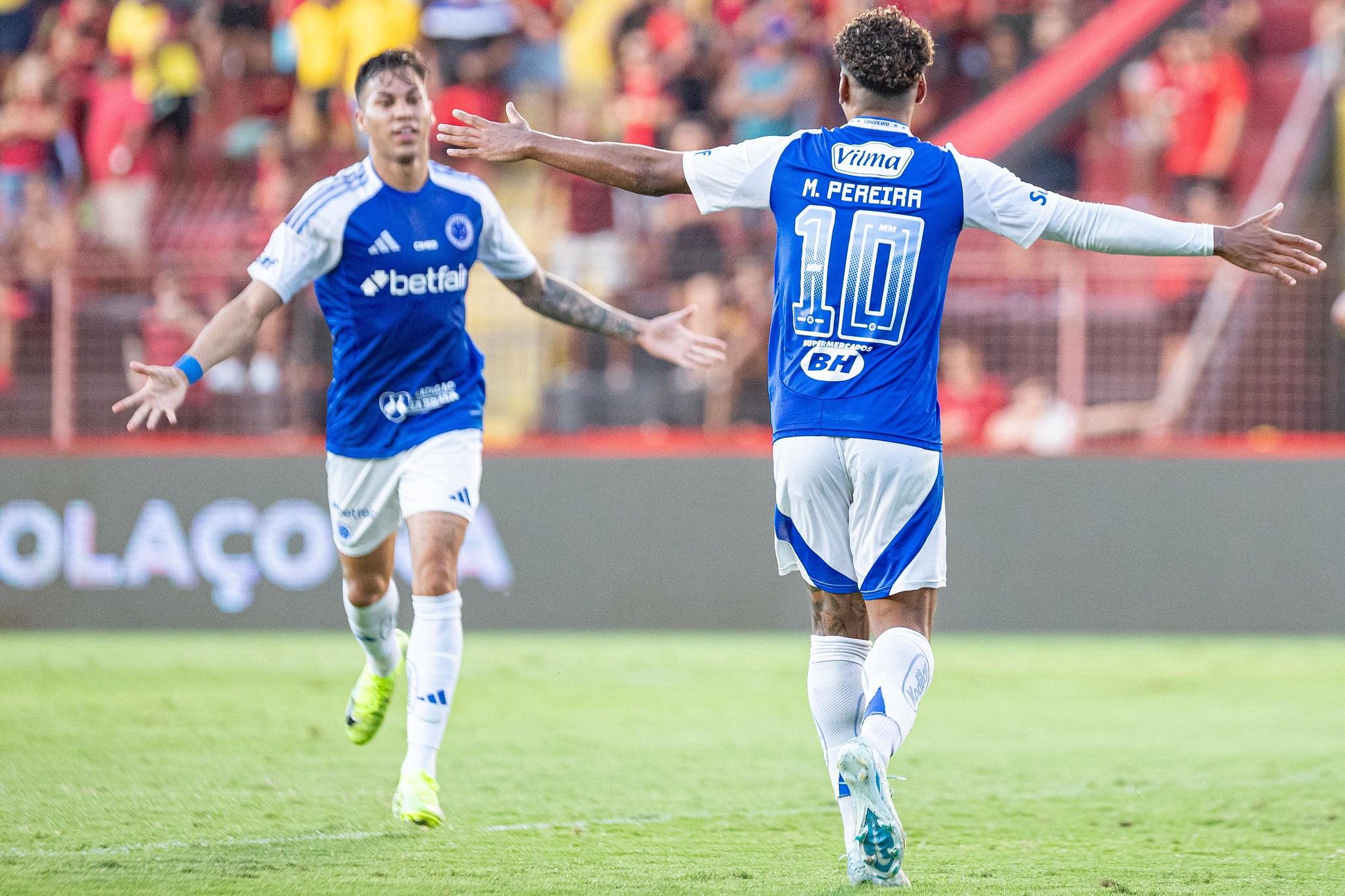 Cruzeiro tem sábado de expectativa por situação médica de Kaio Jorge e Matheus Pereira